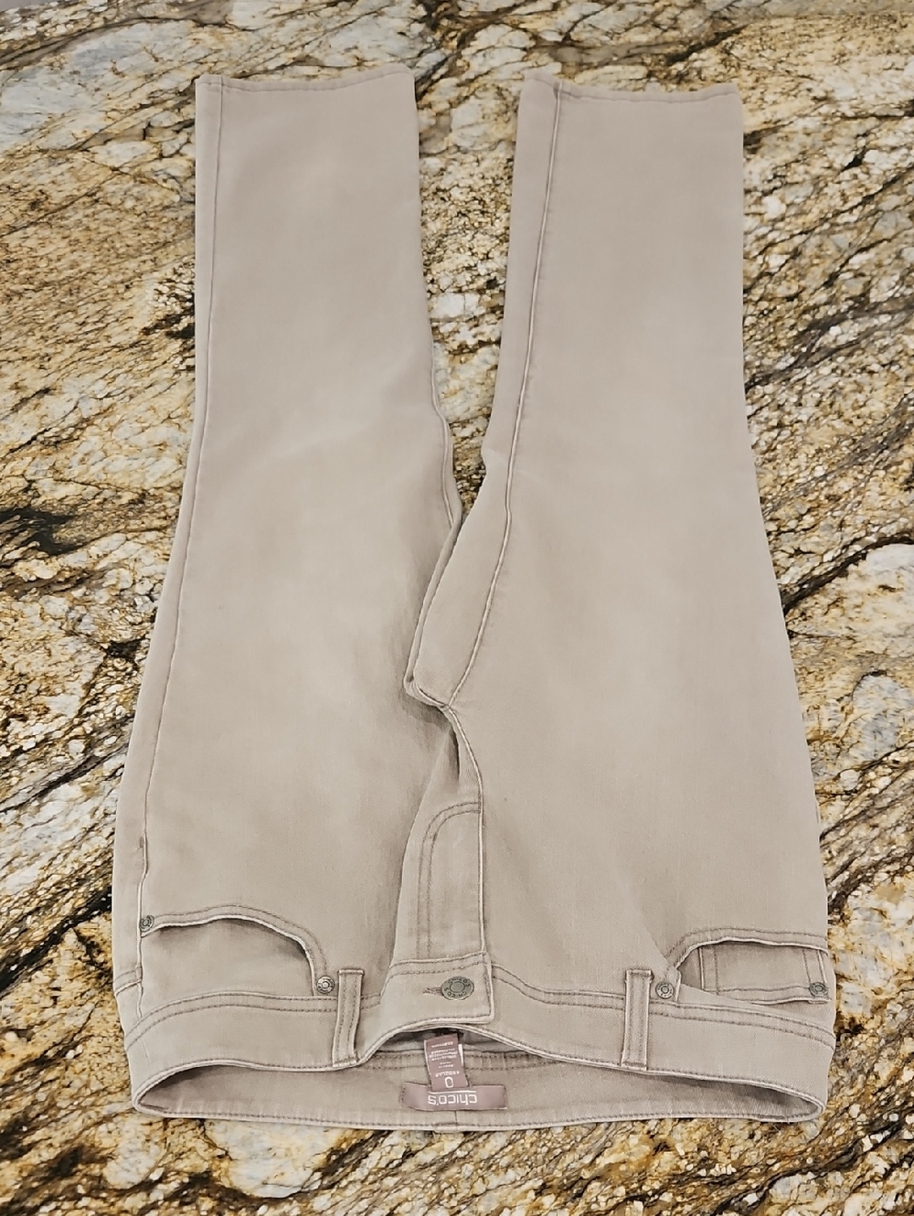CHINO Women’s Stretch Skinny Jeans in Light Taupe. Size 0 Inseam 31" Rise 7"